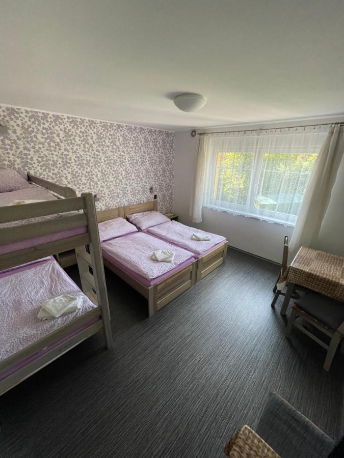 Апартаменты Maxovo Kralovstvi Rovensko pod Troskami Экстерьер фото
