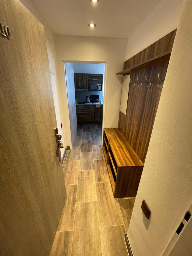 Апартаменты Maxovo Kralovstvi Rovensko pod Troskami Экстерьер фото
