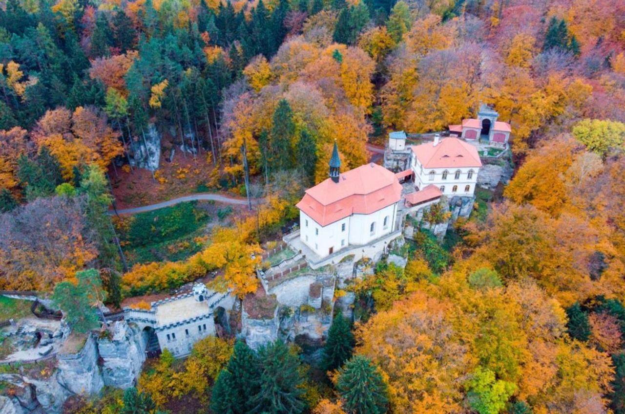 Апартаменты Maxovo Kralovstvi Rovensko pod Troskami Экстерьер фото